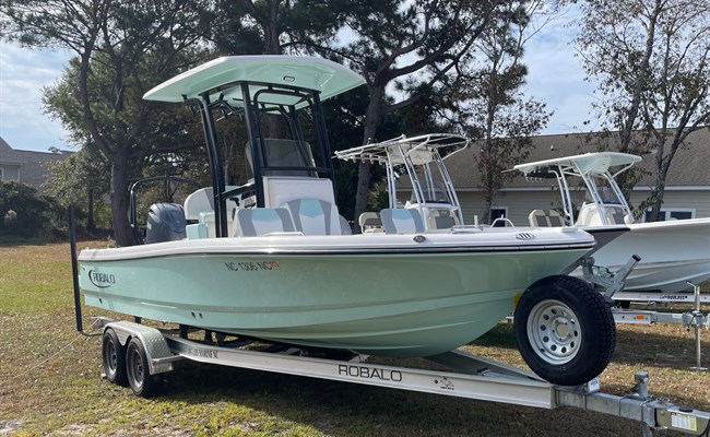 2024 Robalo 226 Cayman 